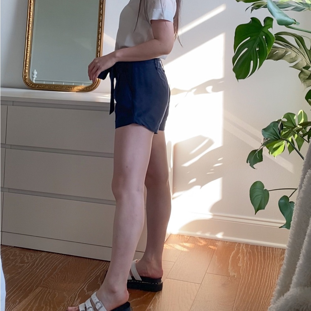 AEO Navy Blue High Waisted Paperbag Shorts - Picture 3 of 10